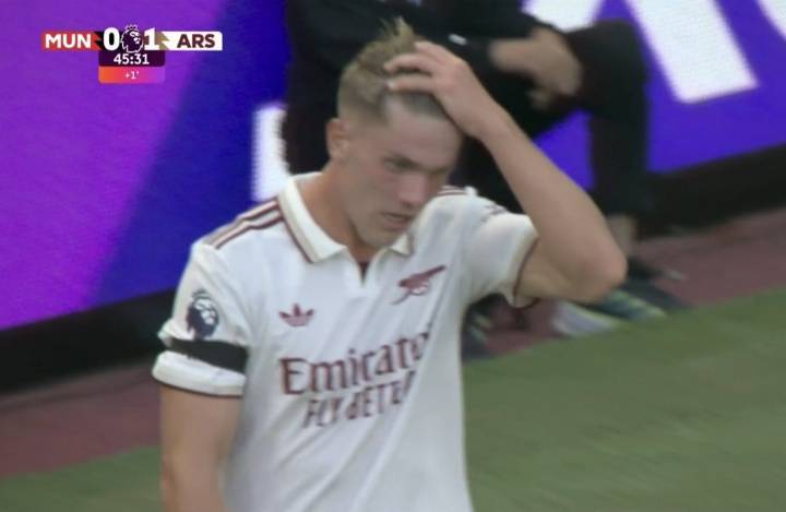 梗来了热议约克雷斯首场英超：0球0助，捋头发21次创纪录